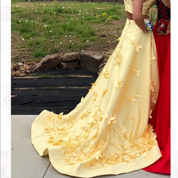 Sherri Hill Prom Dress - Picture 2 of 4